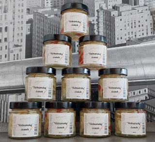 🔥 Dokončujeme čerstvou várku "vietnamského" česneku! 🔥 Vyroben z českého česneku – 💪 ostrý, voňavý, poctivý! Skvělý k...