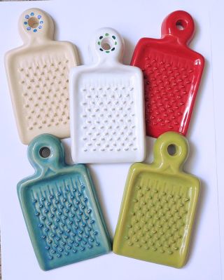 Hlásíme novinku! 🎉 Nádherná strouhátka na česnek 🧄🤩– a nejen na něj! Zvládnou i zázvor či jiné dobroty, mají ostré...