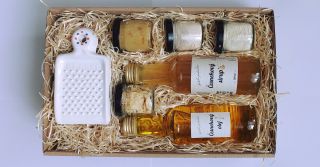 Voní to po Vánocích a česneku! 🧄✨ Právě pro vás připravujeme dárkové degustační balíčky. Ideální dárek pro gurmány i...